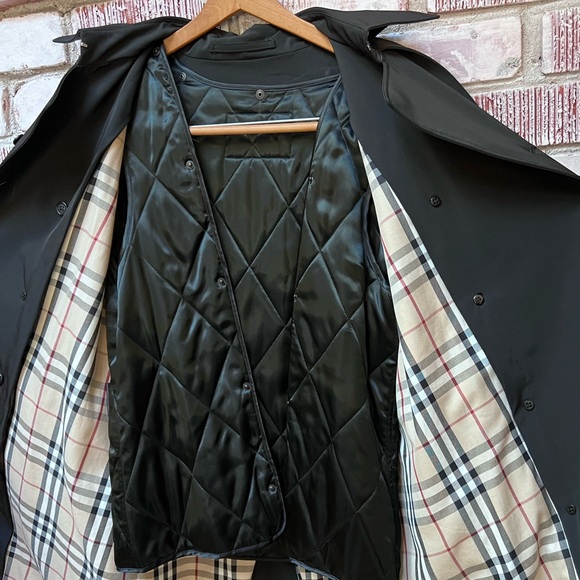 Burberry trench coat with leather belt - Picture 2 of 4